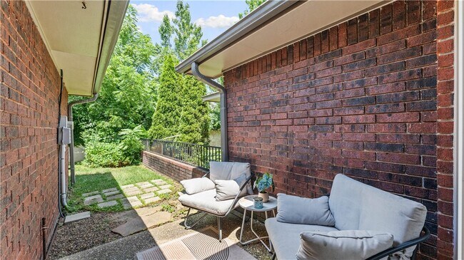 Building Photo - 2 S Prairie Dunes Dr