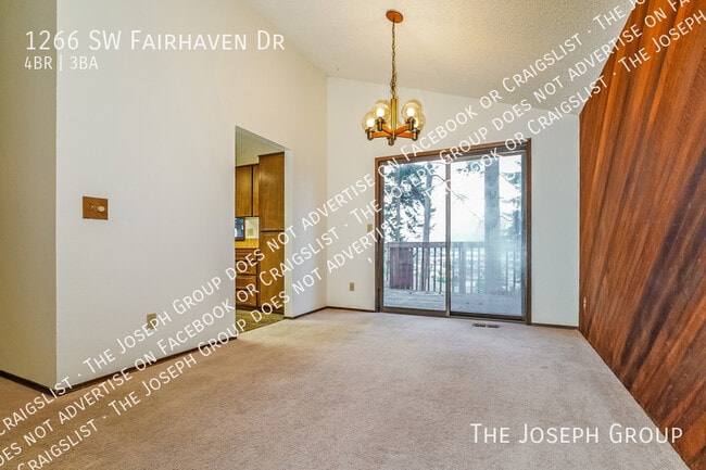 Building Photo - 1266 SW Fairhaven Dr