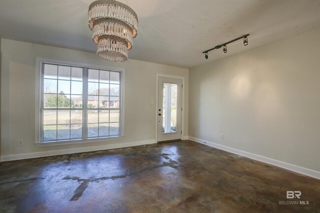 Building Photo - 200 Hawthorne Cir
