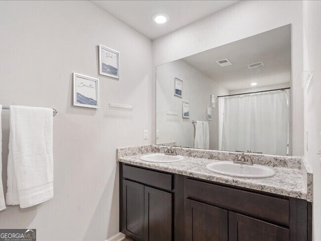 Building Photo - 174 Goodall Woods Dr