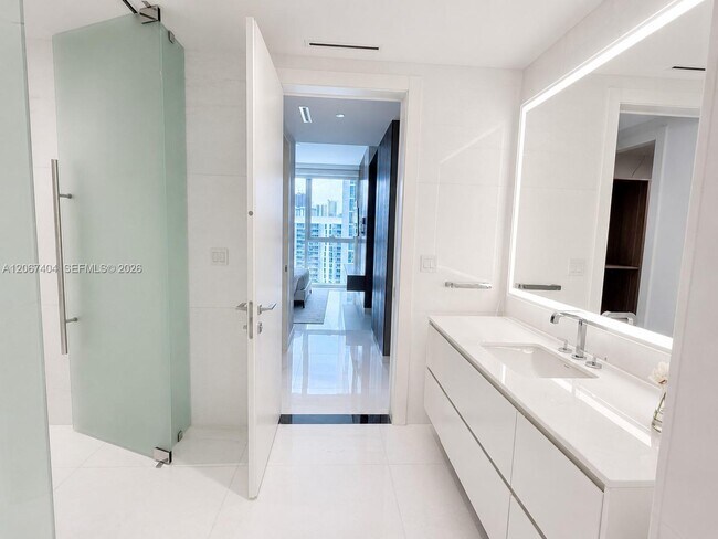 Building Photo - 300 Biscayne Blvd Way