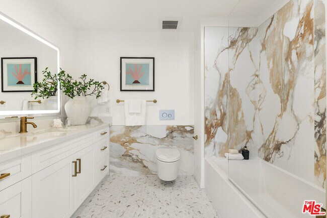 Building Photo - 7428 Santa Monica Blvd