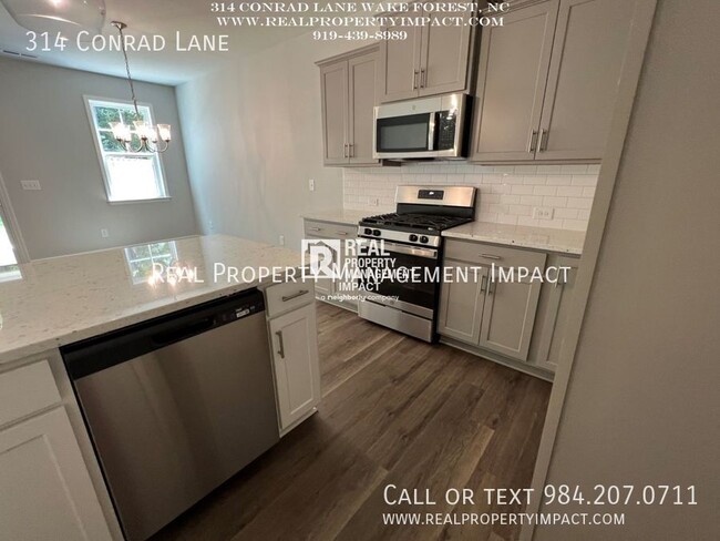 Building Photo - MOVE IN SPECIAL: $500 OFF Newly Built, Mod...