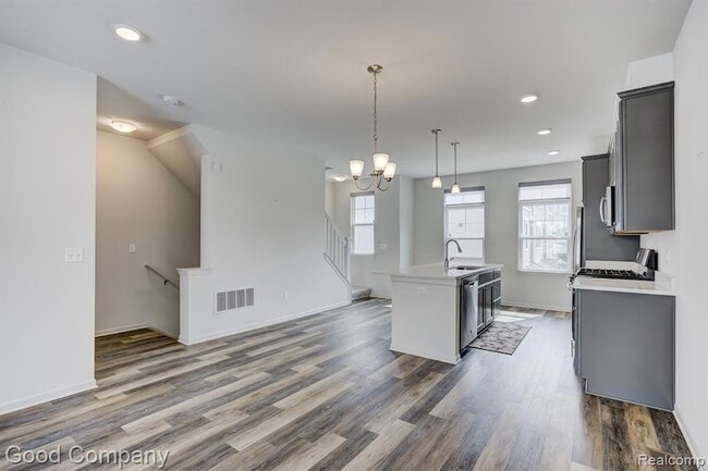 Building Photo - 2500 Normandy Rd