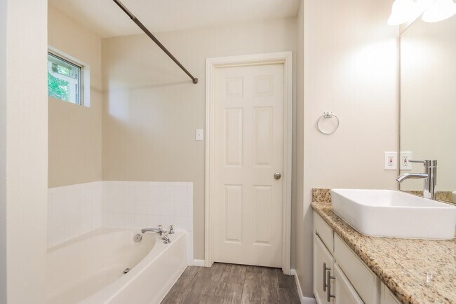 Building Photo - 403 Douglas Fir Dr