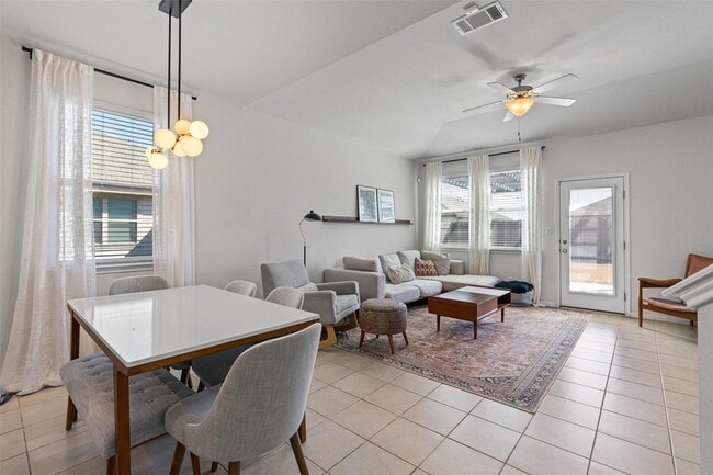 Building Photo - 137 Red Sun Dr