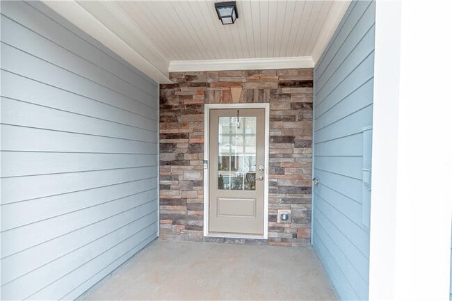 Building Photo - 144 Madison Bend