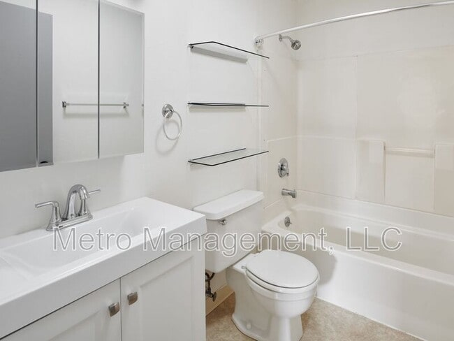 Building Photo - 4537 NE 82nd Ave