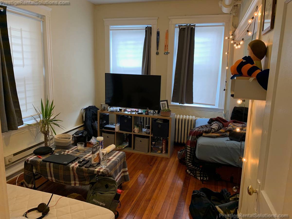 Building Photo - 153 Kelton St