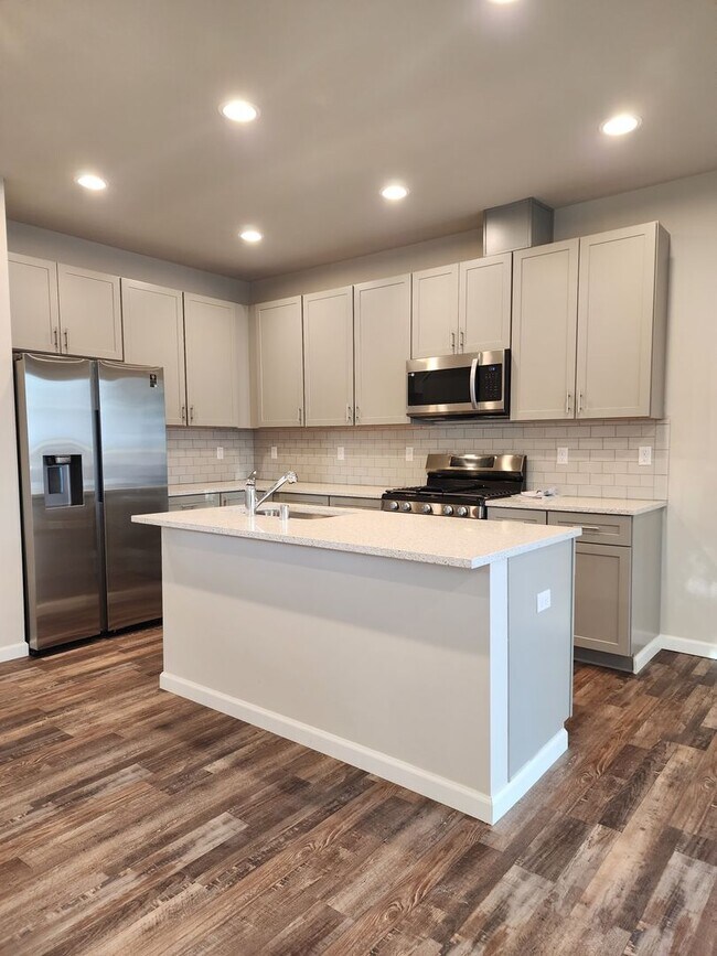 Building Photo - 15603 View Dr Ct SE