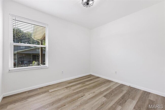 Building Photo - 32 Laura Dr