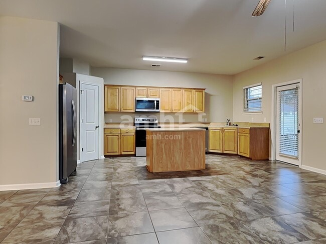 Building Photo - 90 Summer Hill Way