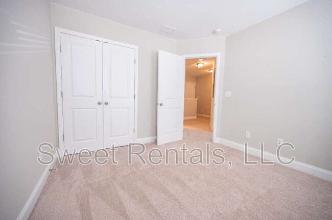 Building Photo - 7801 Montview Rd