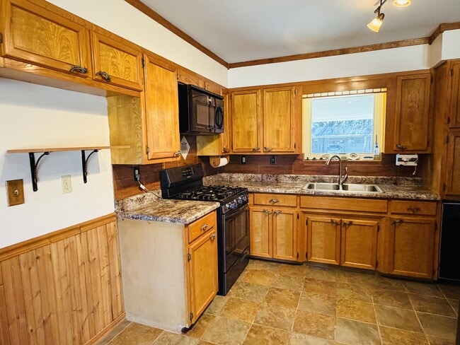 Building Photo - 29 Glenda Dr