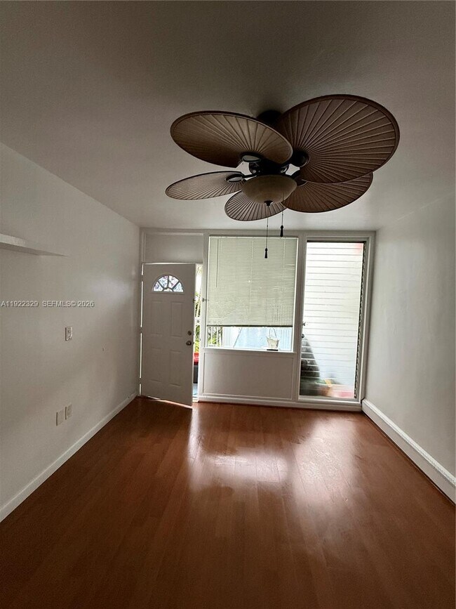 Building Photo - 10281 E Bay Harbor Dr