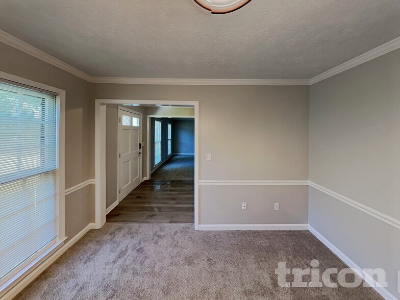 Building Photo - 1496 Oak Springs Dr