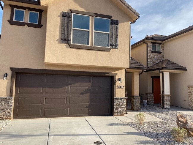 Building Photo - Modern Comfort Awaits – 4 Bed, 2.5 Bath To...