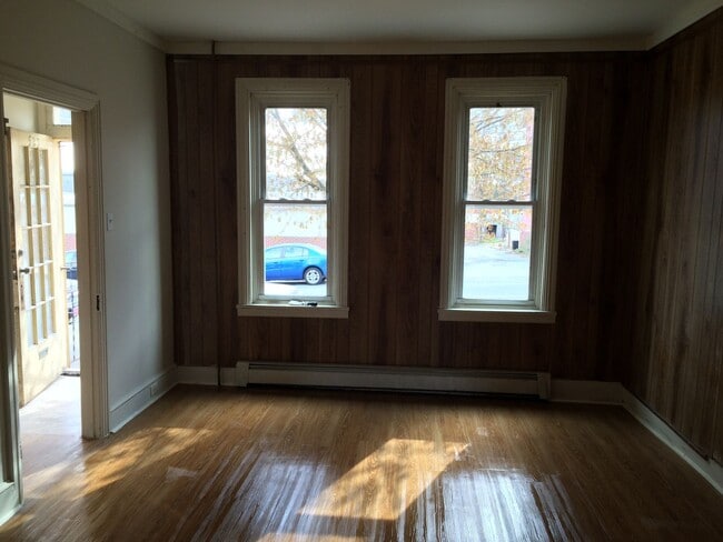Building Photo - Three bedroom in Columbia