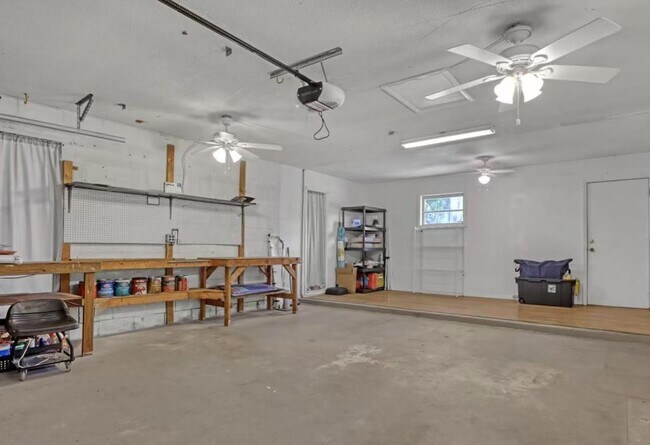 Building Photo - 1560 Salmon St