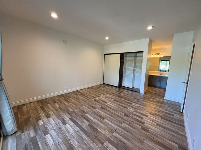 Building Photo - MOVE-IN READY, upgraded 3+3 w/bonus room!