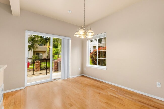 Building Photo - 10909 Avondale Rd NE