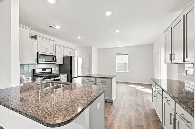 Building Photo - 2509 Summersby Dr