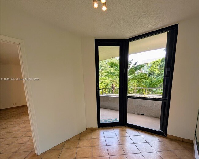 Building Photo - 181 Crandon Blvd