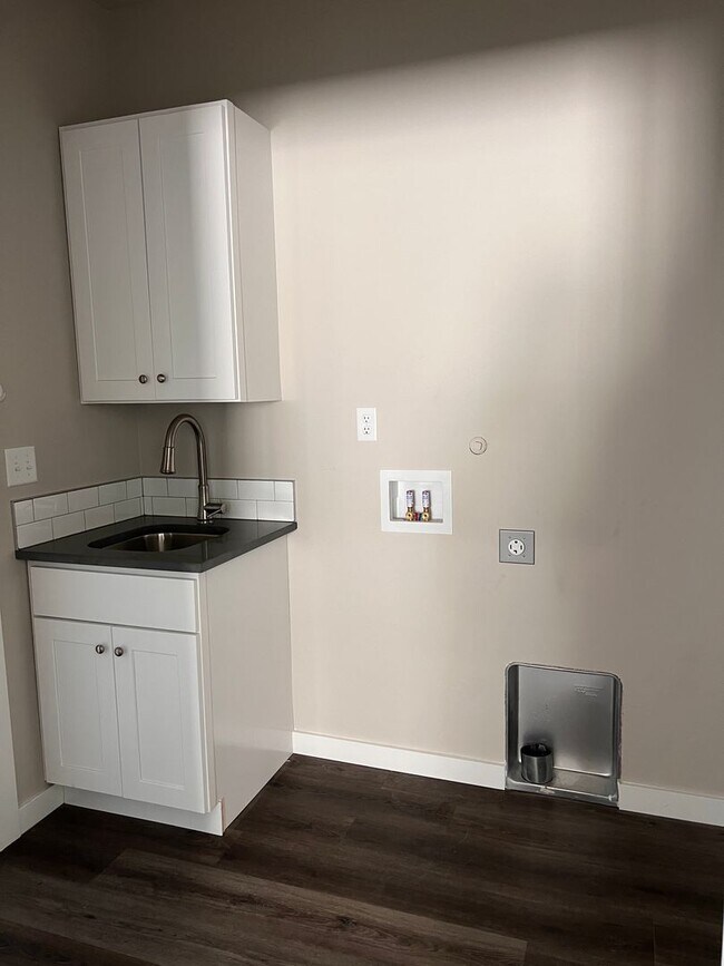 Building Photo - New Construction Home in Park Orchard Neighborhood!