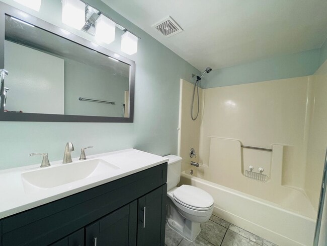 Building Photo - CHARMING CONDO IN STAFFORD!