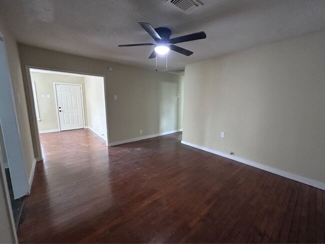 Building Photo - 7918 Woodlyn Rd