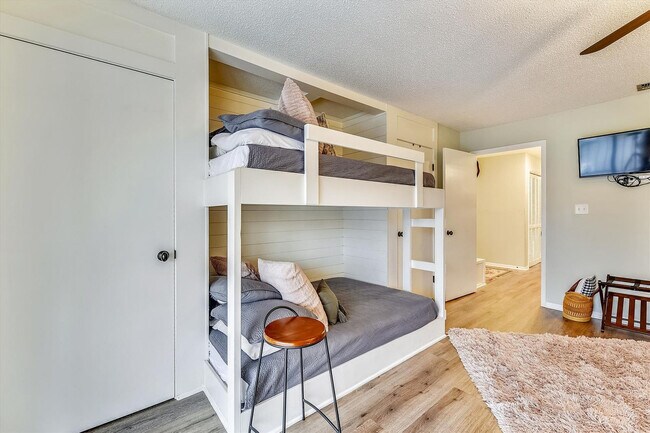 Building Photo - 11222 Hutchison Blvd