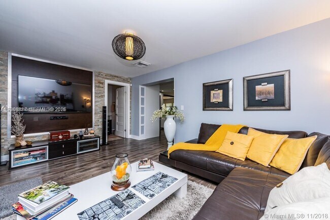 Building Photo - 2713 Sherman St