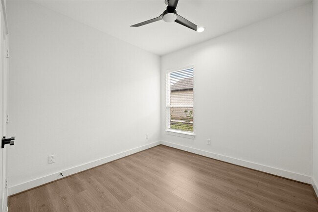 Building Photo - 2729 Solbrook Ln