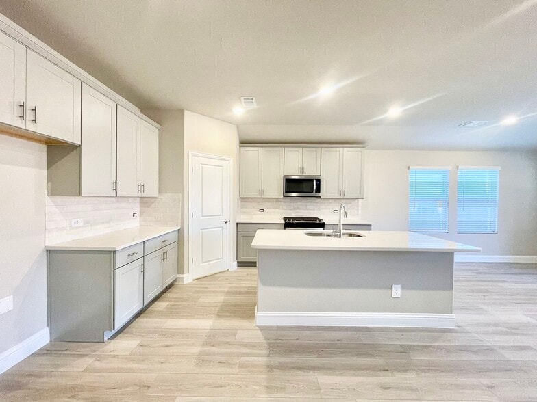 Building Photo - 1203 Mahogany Dr