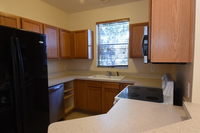 Building Photo - 2B 1.5B Townhome for Rent in Seffner