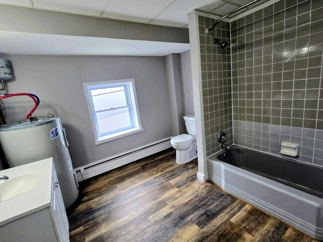 Building Photo - 419 Front St