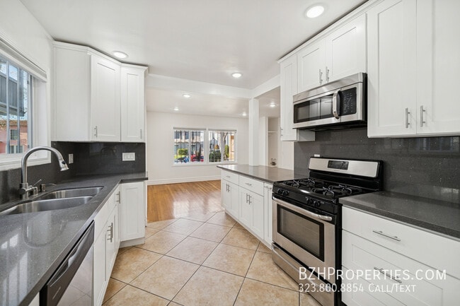 Building Photo - 112 S Detroit St