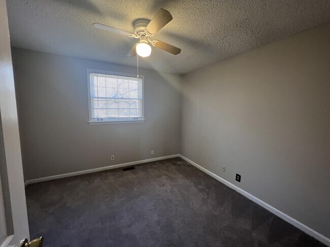 Building Photo - 2900 Moss Spring Dr