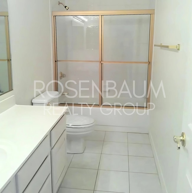 Building Photo - Charming 3-beds, 2-baths home in the Prest...