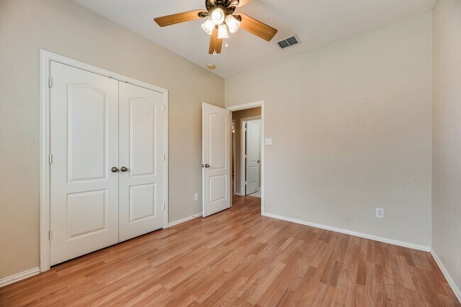 Building Photo - "Spacious 4-Bedroom with 2 Baths and 2,116 Sq Ft in Little Elm!"