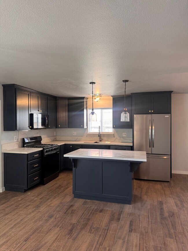 Building Photo - Newly Remolded 3 Bedroom, 2 Bath Home