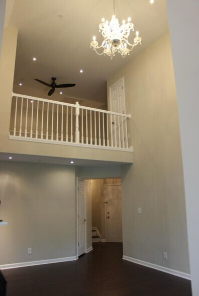 Building Photo - 46620 Drysdale Ter
