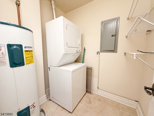 Building Photo - 33 Forest Ave