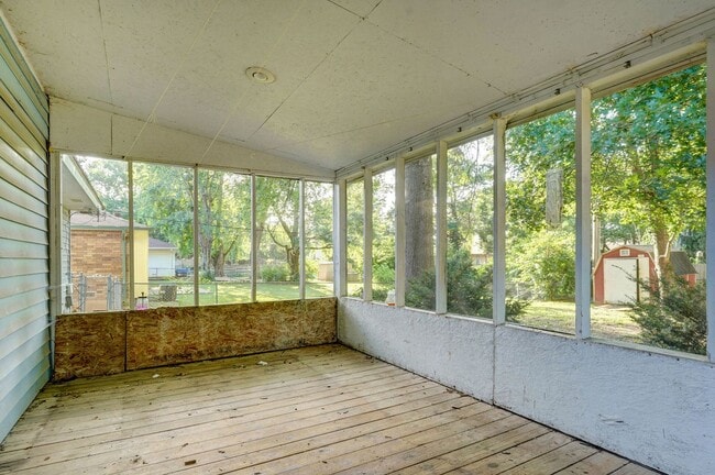 Building Photo - Charming 3 Bedroom House in Springfield!