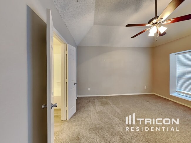 Building Photo - 1534 High Pointe Ln