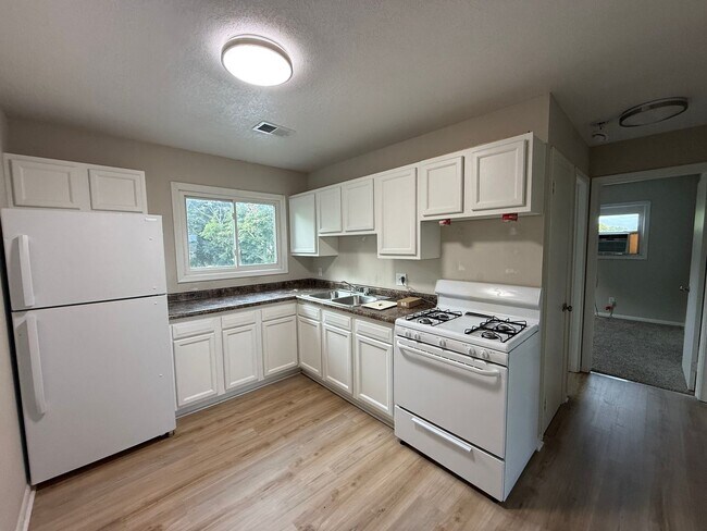 Building Photo - 2606 E Hennepin Ave