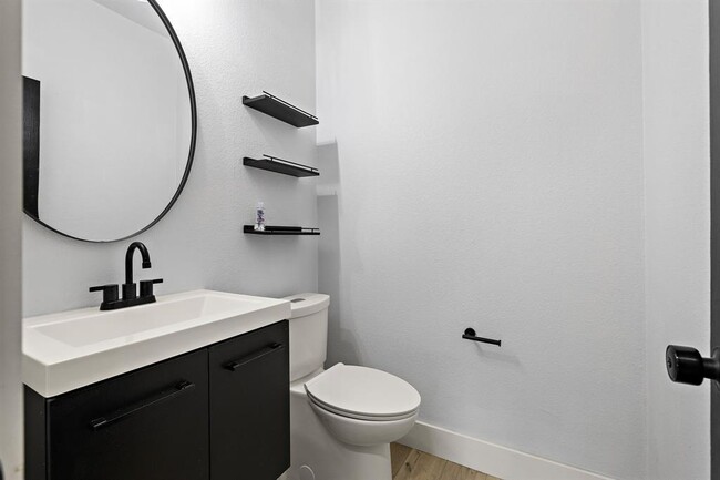 Building Photo - 502 Sherwood Ct