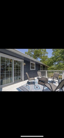 Building Photo - 156 Island View Ln