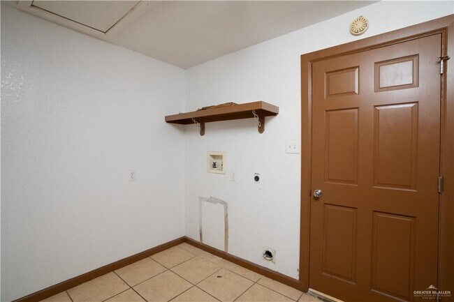 Building Photo - 25 E La Vista Ave