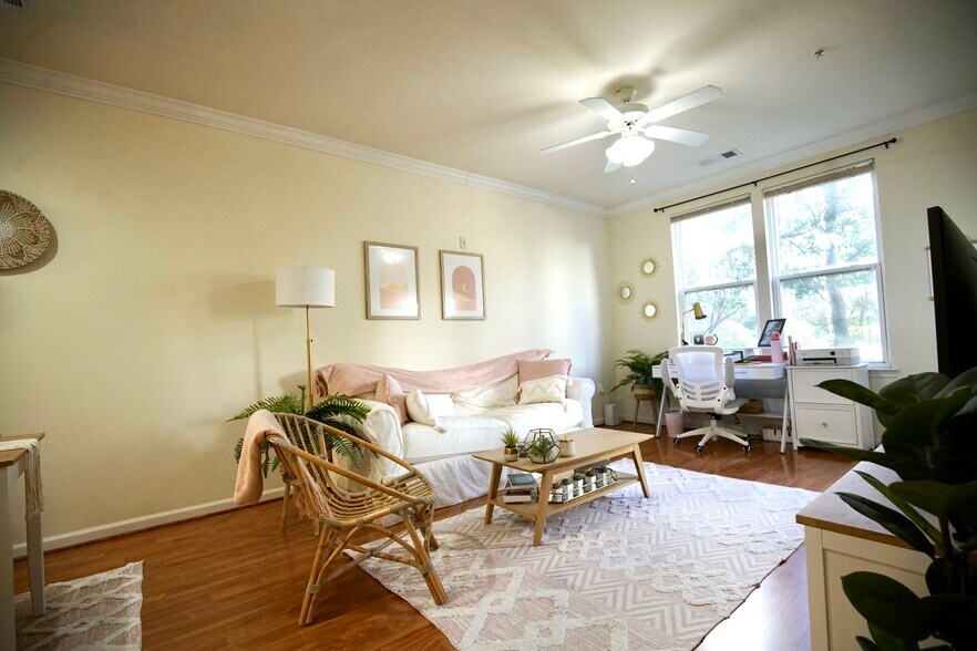 Building Photo - 12001 Market St